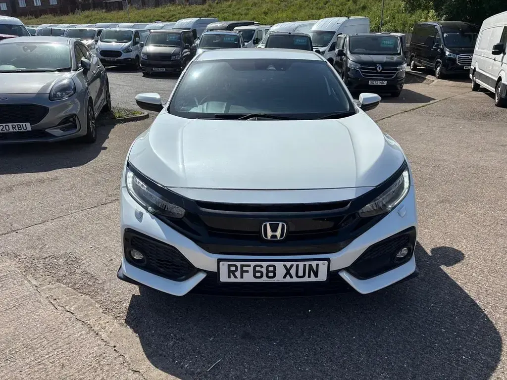 Used Honda Civic Sport 182 HP (133 kW) 2019 White Hatchback