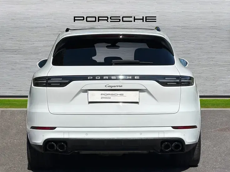 Used Porsche Cayenne Platinum Edition 335 HP (246 kW) 2022 White SUV
