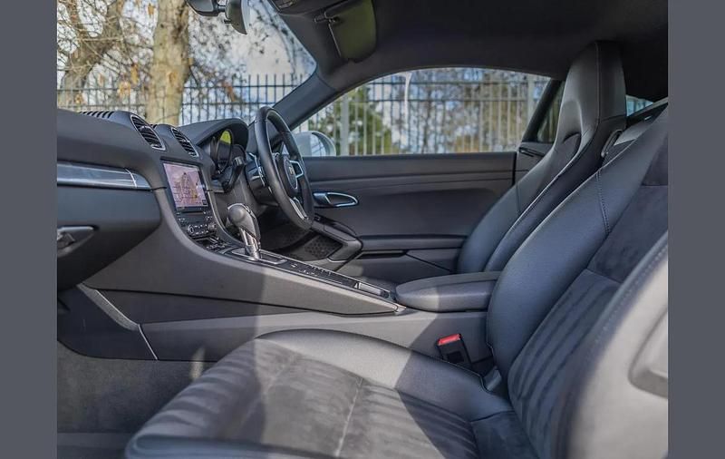 Used Porsche Cayman 296 HP (217 kW) 2019 White Coupe