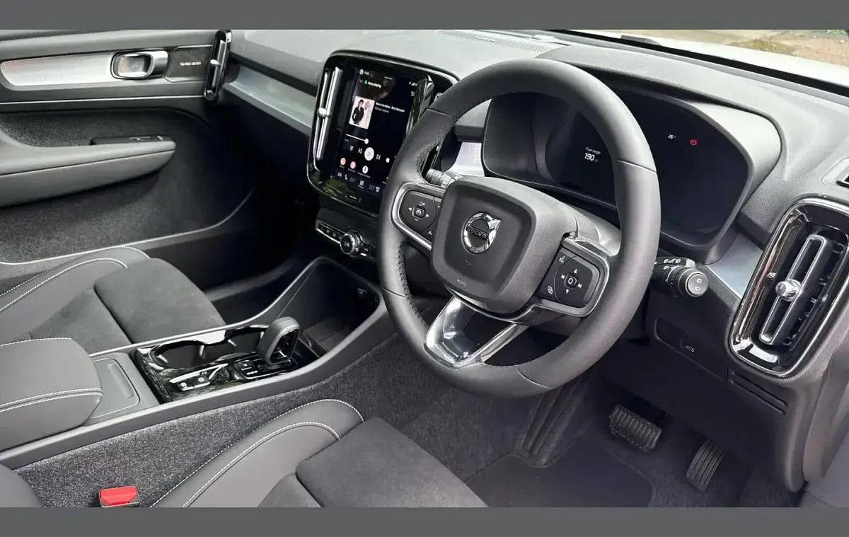 New Volvo XC40 Ultra 161 HP (118 kW) 2026 White SUV