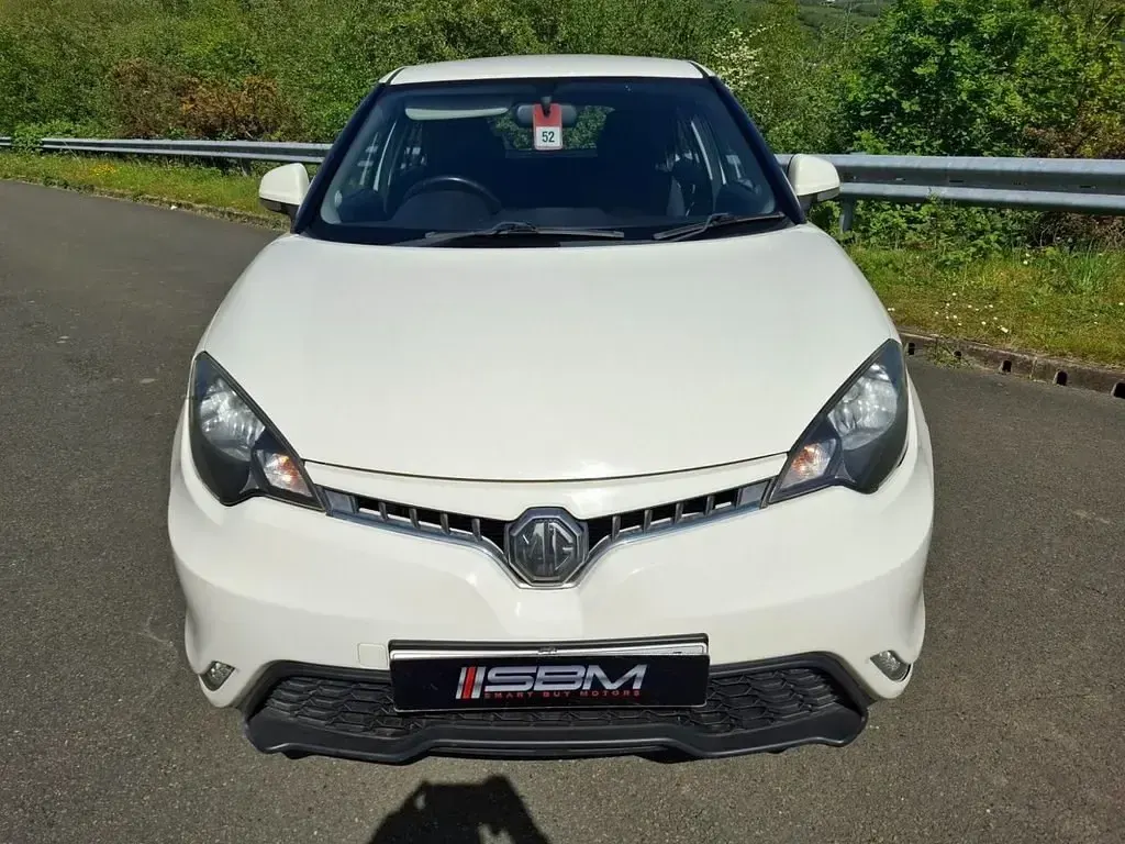 Begagnad MG MG3 2016 Vit Halvkombi