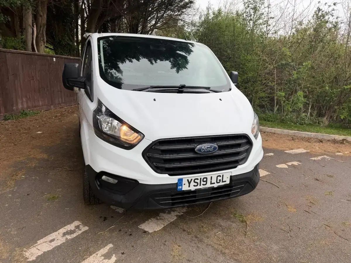 Used Ford Transit Custom 105 HP (77 kW) 2019 White Van