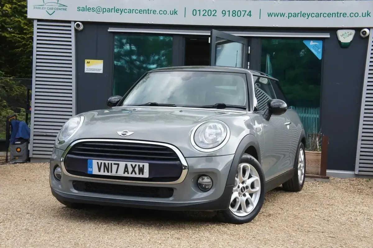 Begagnad Mini Cooper Hatch 2017 Grå Halvkombi