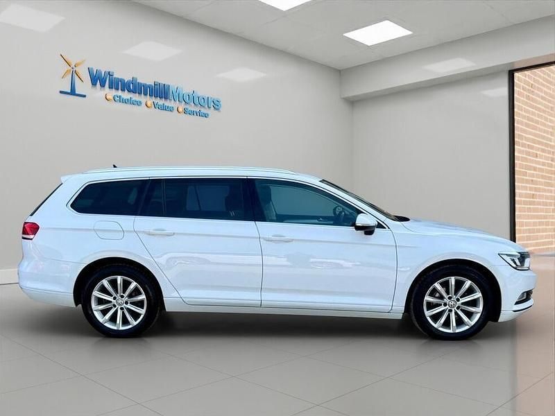 Used VW Passat Business 120 HP (88 kW) 2018 White Estate