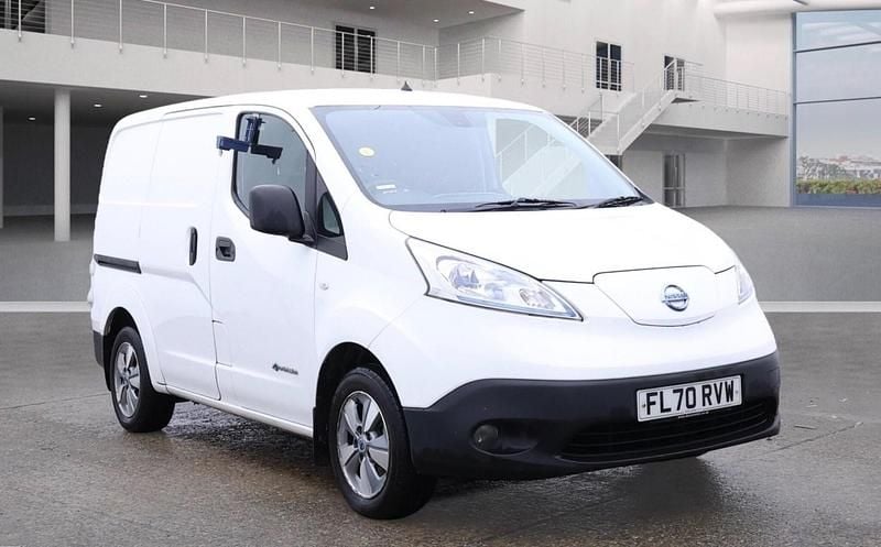 White Used 2020 Nissan e-NV200 Tekna Van | £7,990 (Fair price) - Image 1/4