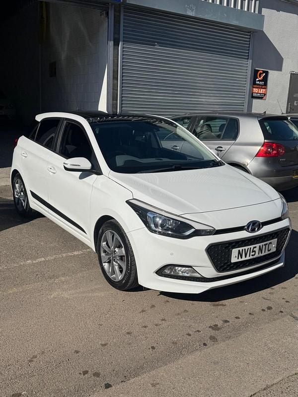 Used Hyundai i20 Premium SE 100 HP (73 kW) 2015 White Hatchback