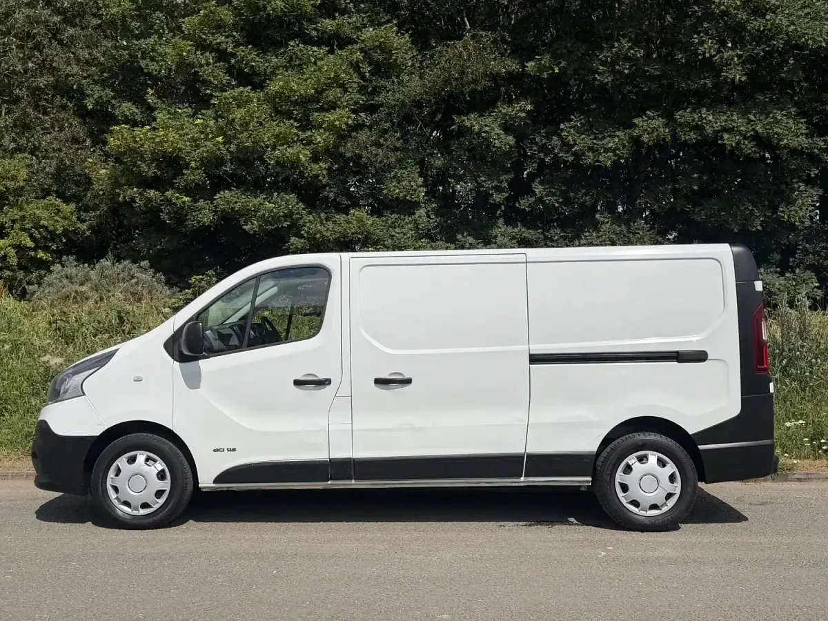 Used Renault Trafic Business 114 HP (83 kW) 2015 White MPV