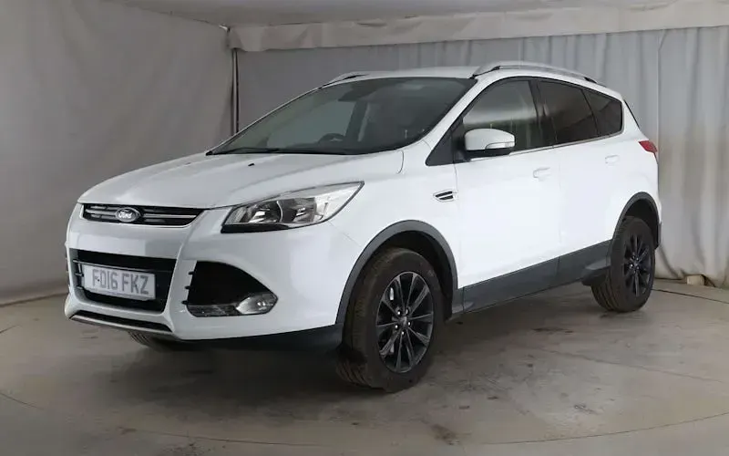 Usado Ford Kuga Titanium 179 HP (131 kW) 2016 Branco SUV