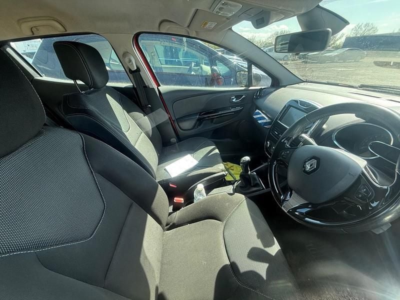 Used Renault Clio IV Dynamique 90 HP (66 kW) 2013 Red Hatchback
