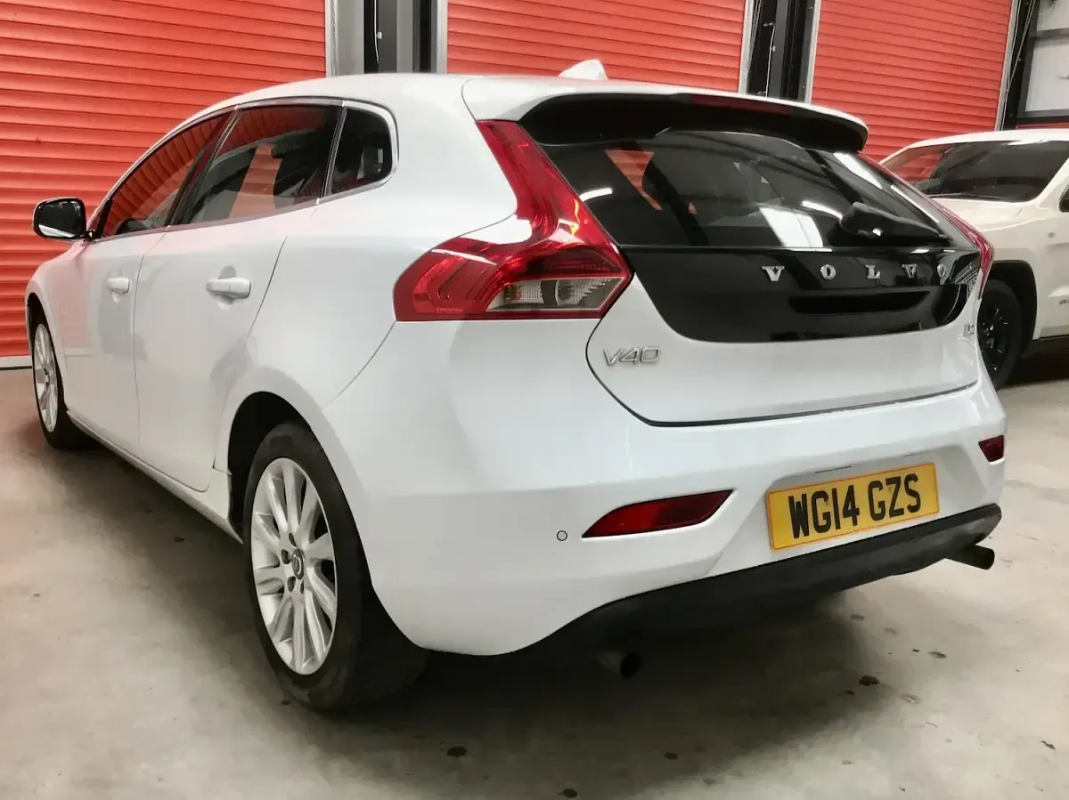 Used Volvo V40 SE Lux 115 HP (84 kW) 2014 White Hatchback