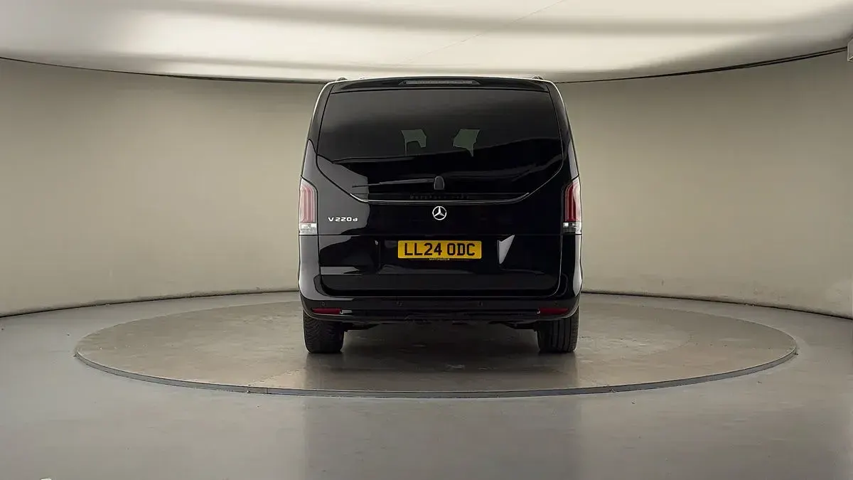 Używany Mercedes V220 Premium 163 KM (119 kW) 2024 Czarny Minivan