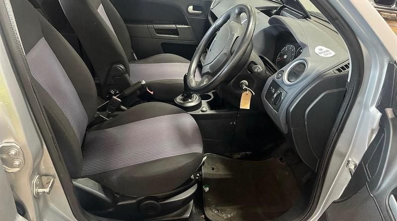 Used Ford Fusion Style 79 HP (58 kW) 2010 Silver Hatchback