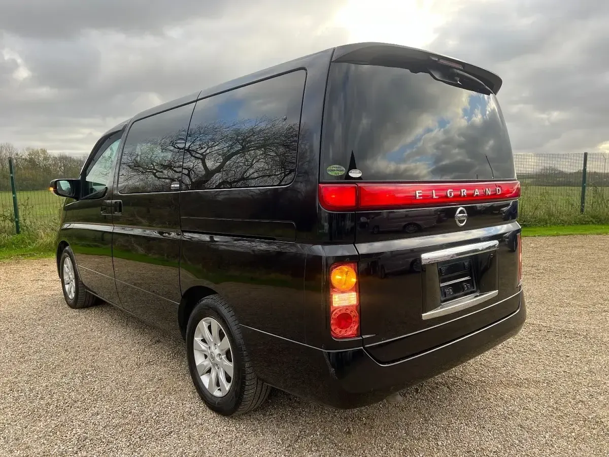 Used Nissan Elgrand 2006 Black MPV