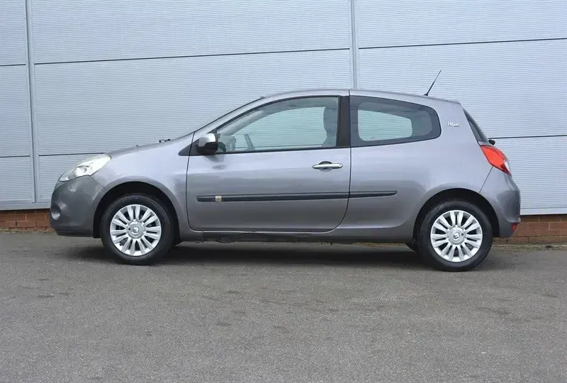 Used Renault Clio 75 HP (55 kW) 2010 Grey Hatchback
