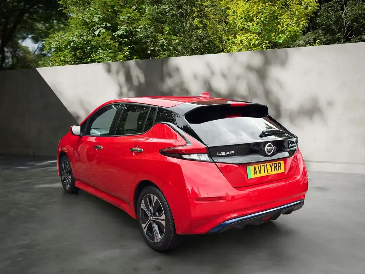 Used Nissan Leaf Tekna 110 kW (150 HP) 2022 Red Hatchback