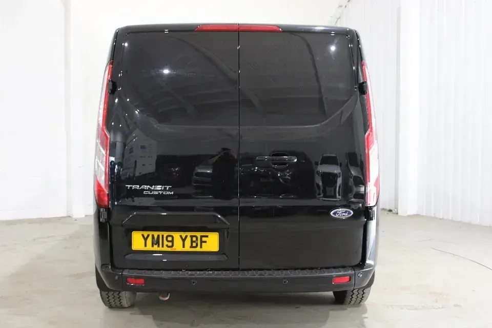Used Ford Transit Custom Limited 130 HP (95 kW) 2019 Black Van
