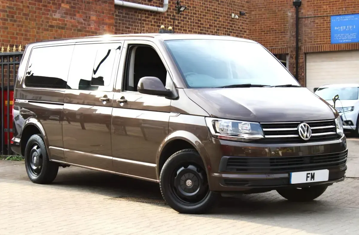 Usado VW T6 SE 204 HP (150 kW) 2018 Castanho Van