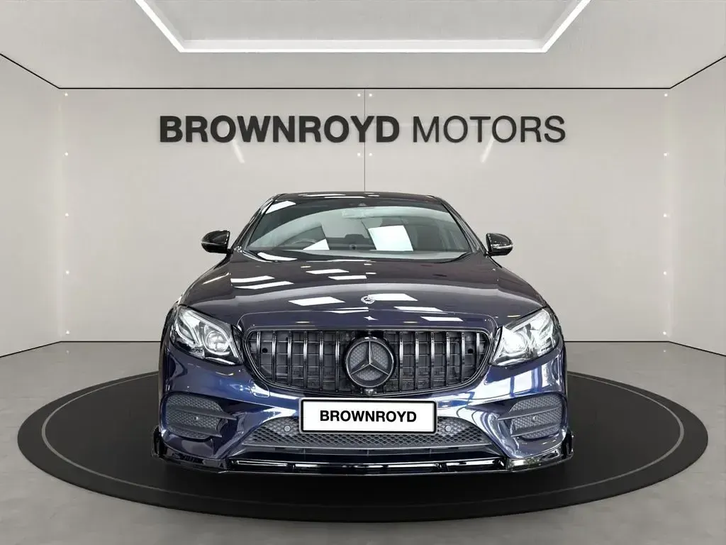 Begagnad Mercedes E220 AMG line 2020 Blå Sedan