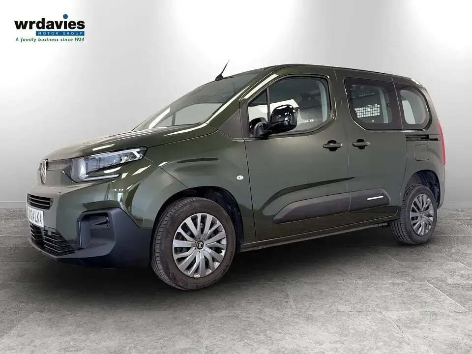 Used Citroën Berlingo PureTech 110 HP (80 kW) 2024 Green MPV
