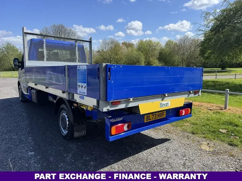 Used Renault Master 145 HP (106 kW) 2024 Blue MPV