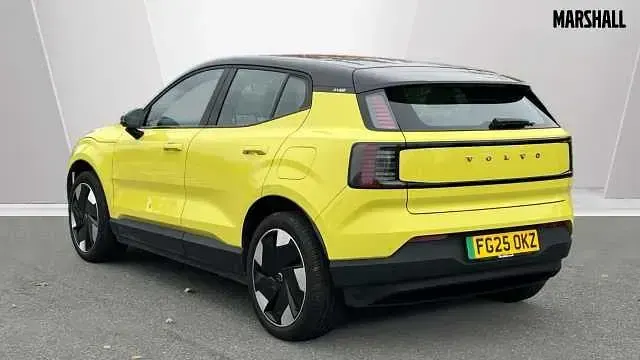 Usado Volvo EX30 Plus 200 kW (272 HP) 2024 Amarelo SUV