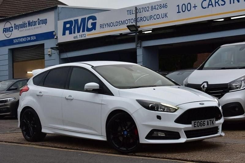 Begagnad Ford Focus ST 250 HK (183 kW) 2016 Vit Halvkombi