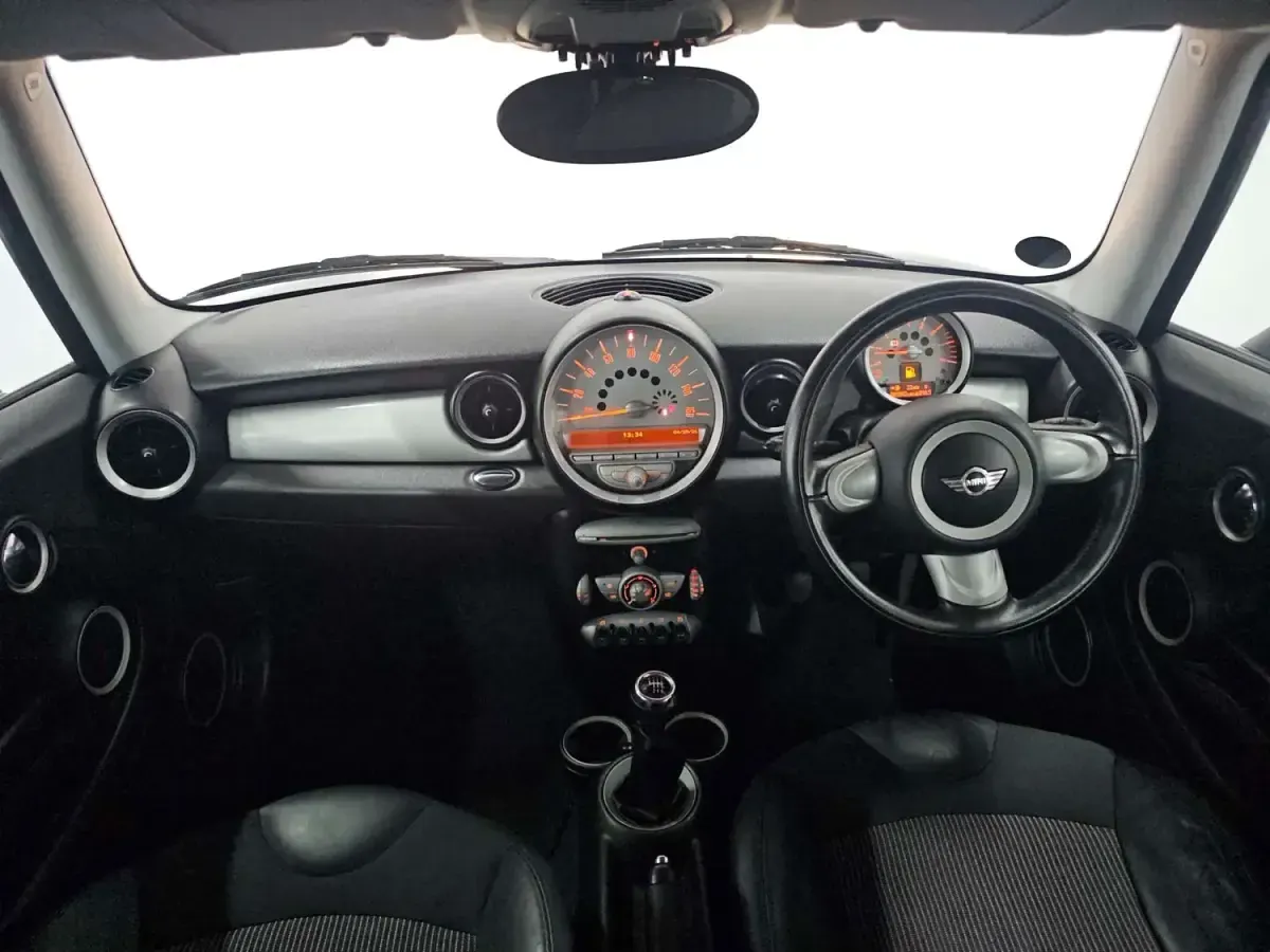 Usado Mini Cooper Hatch 2010 Negro Utilitario