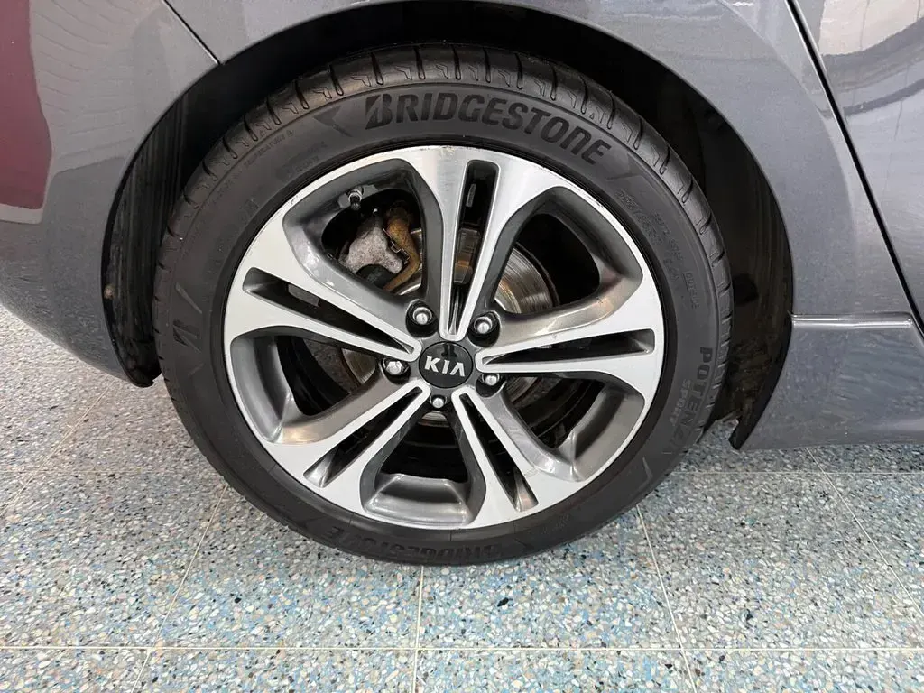 Used Kia Ceed GT-Line 118 HP (86 kW) 2018 Silver Hatchback