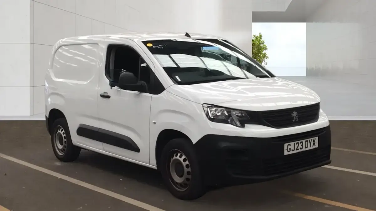 Used Peugeot Partner Premium 100 HP (73 kW) 2023 White MPV