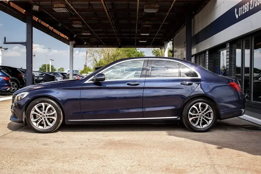 Begagnad Mercedes C200 Premium Plus 184 HK (135 kW) 2018 Blå Sedan