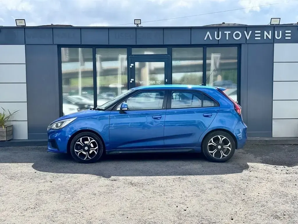 Begagnad MG MG3 Excite 106 HK (77 kW) 2018 Blå Halvkombi