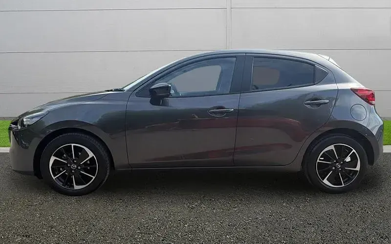 Usado Mazda 2 Homura-Aka 90 HP (66 kW) 2024 Cinzento Citadino