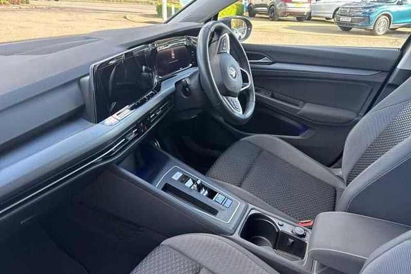 Second-hand VW Golf VIII 150 CP (110 kW) 2022