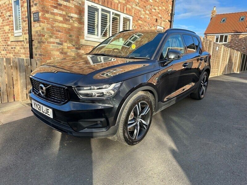 Black Used 2021 Volvo XC40 R-Design SUV | £20,500 (Good price) - Image 1/4