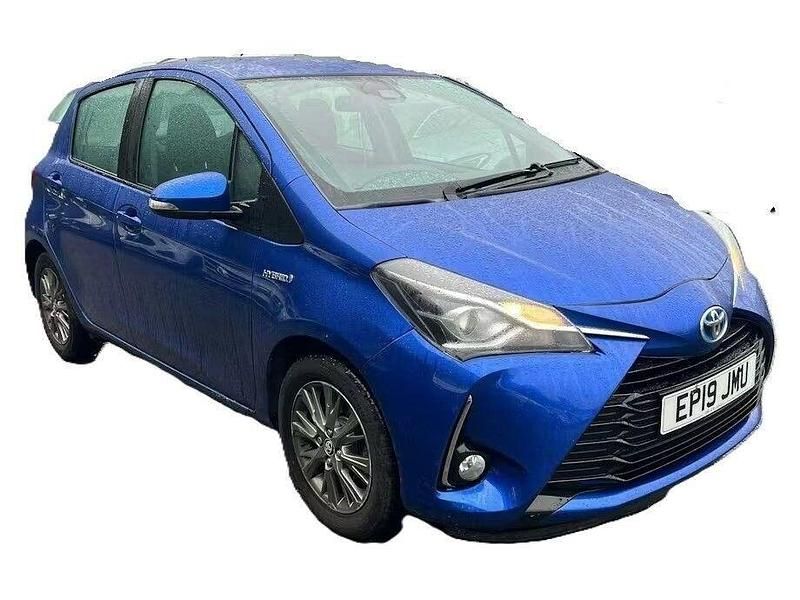 Used Toyota Yaris Hybrid 100 HP (73 kW) 2019 Blue Hatchback