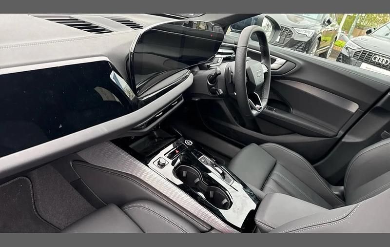 Second-hand Audi A5 S-Line 200 CP (147 kW) 2025 Albastru Berlinǎ