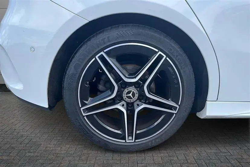 Used Mercedes A180 Executive 136 HP (100 kW) 2023 Digital white Hatchback