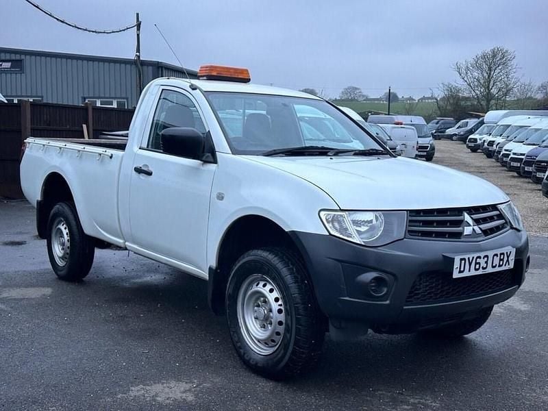 Used Mitsubishi L200 134 HP (98 kW) 2013 White Pickup