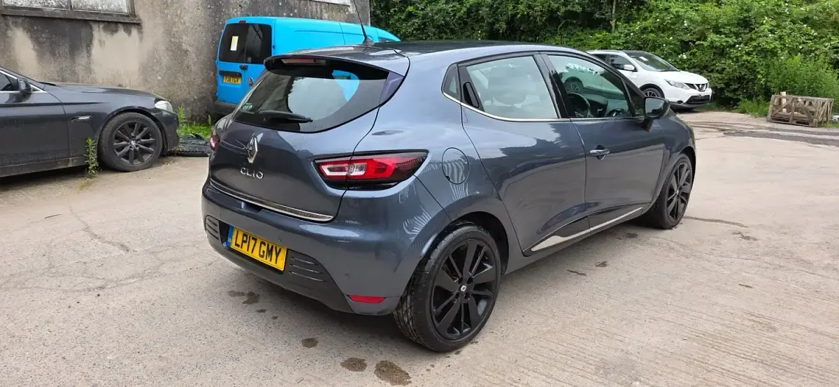 Used Renault Clio Dynamique 120 HP (88 kW) 2017 Grey Hatchback