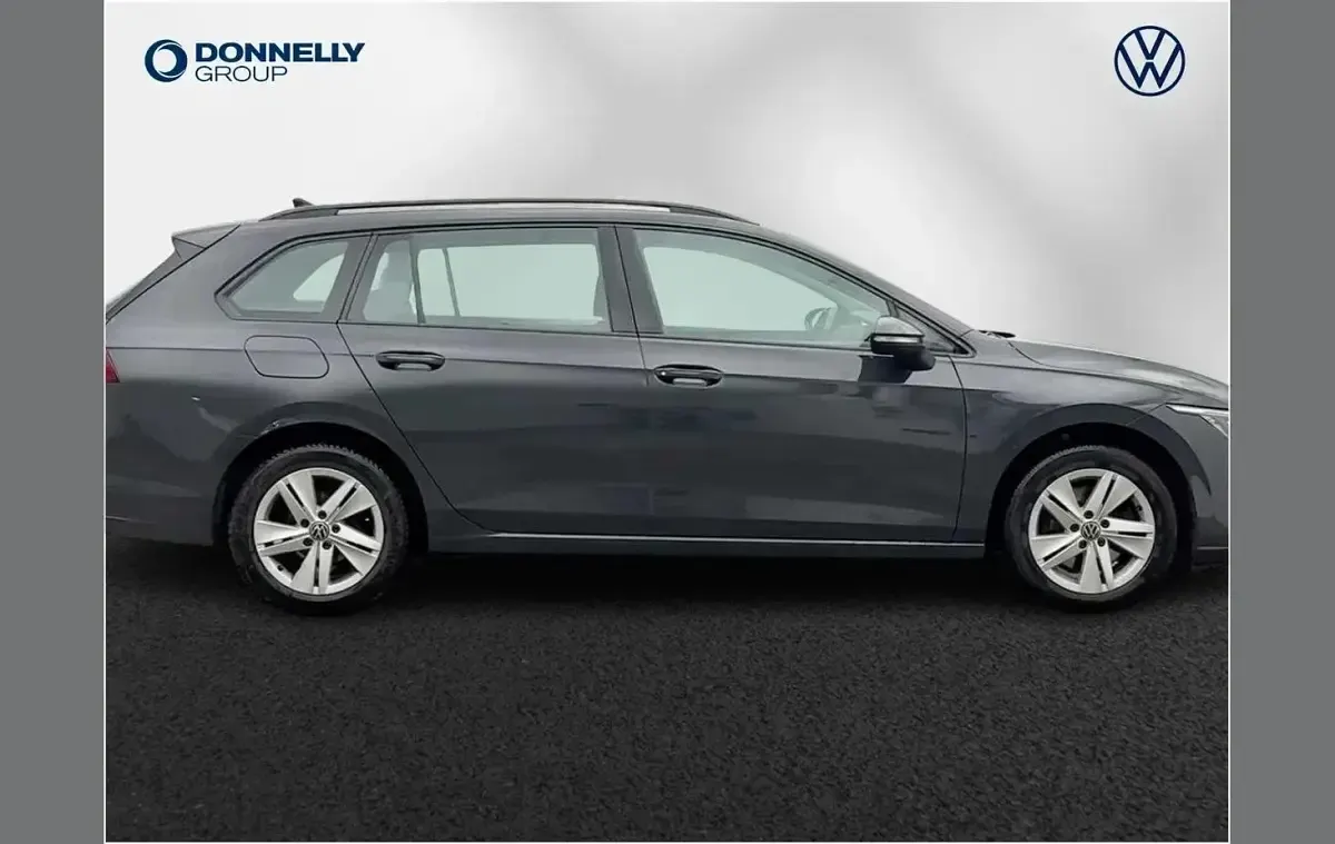 Gebraucht VW Golf VIII Life 113 PS (83 kW) 2022 Grau Kombi