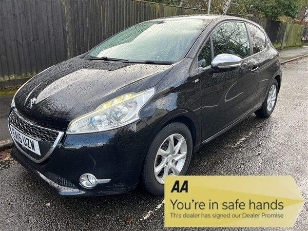 Midnight black Used 2015 Peugeot 208 Style Hatchback | £5,495 (Fair price) - Image 1/1