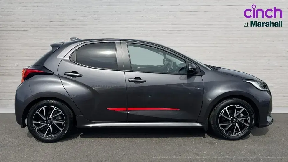 Second-hand Toyota Yaris Hybrid Design 116 CP (85 kW) 2022 Gri
