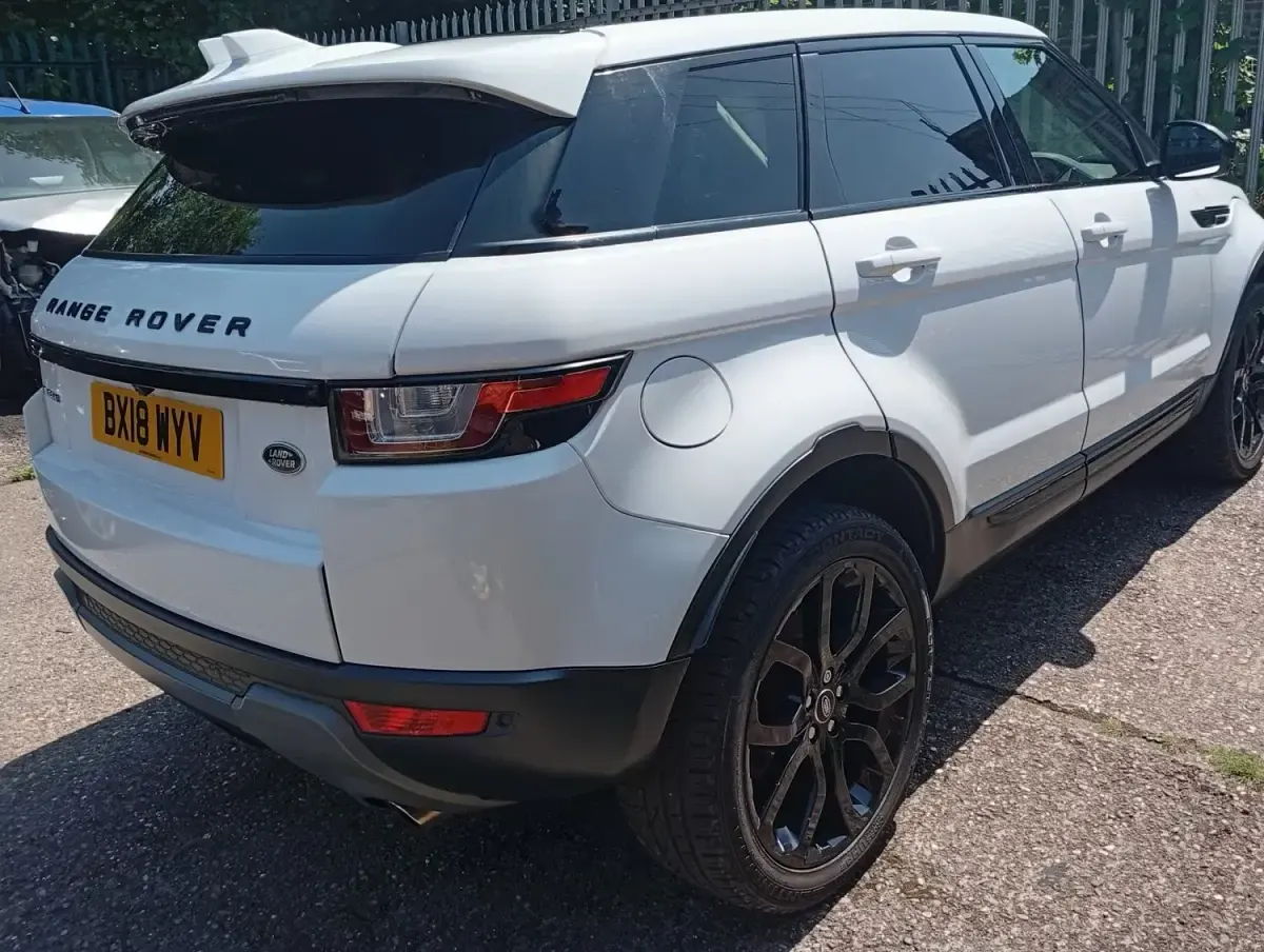 Used Land Rover Range Rover evoque SE 2018 White Estate