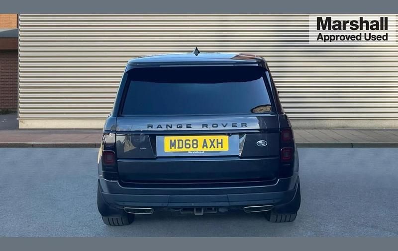 Used Land Rover Range Rover Vogue SE 404 HP (297 kW) 2019 Carpathian grey metallic SUV