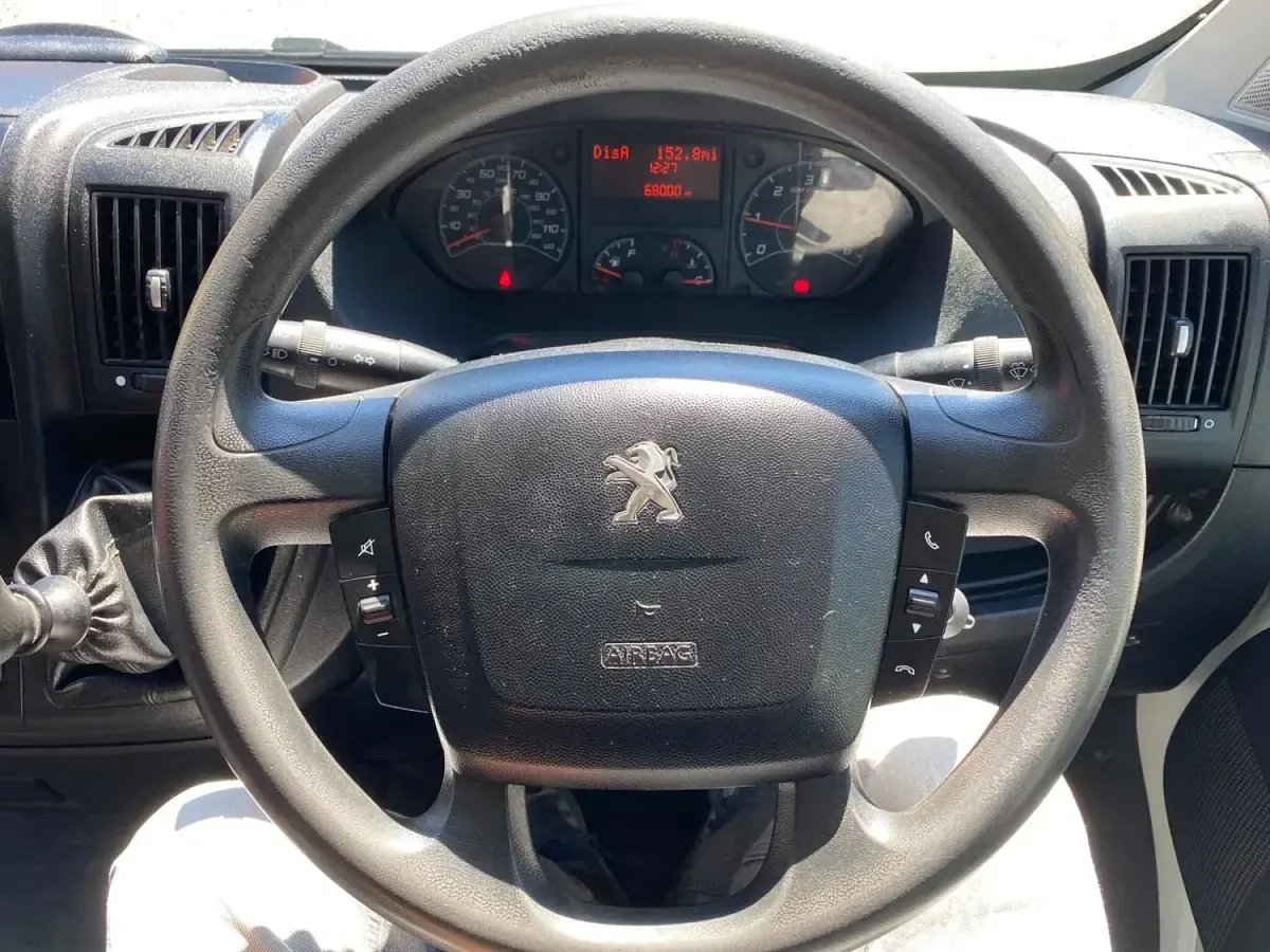 Begagnad Peugeot Boxer 130 HK (95 kW) 2017 Vit Van