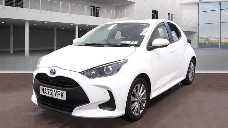 Used Toyota Yaris Hybrid 116 HP (85 kW) 2022 White Hatchback