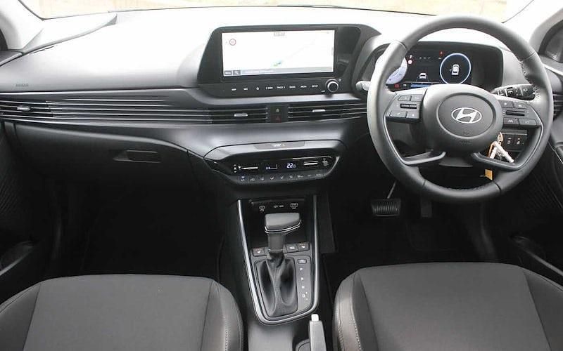 New Hyundai i20 Premium 101 HP (74 kW) 2025 White Hatchback