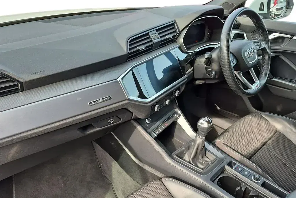 Used Audi Q3 S-Line 150 HP (110 kW) 2019 White SUV