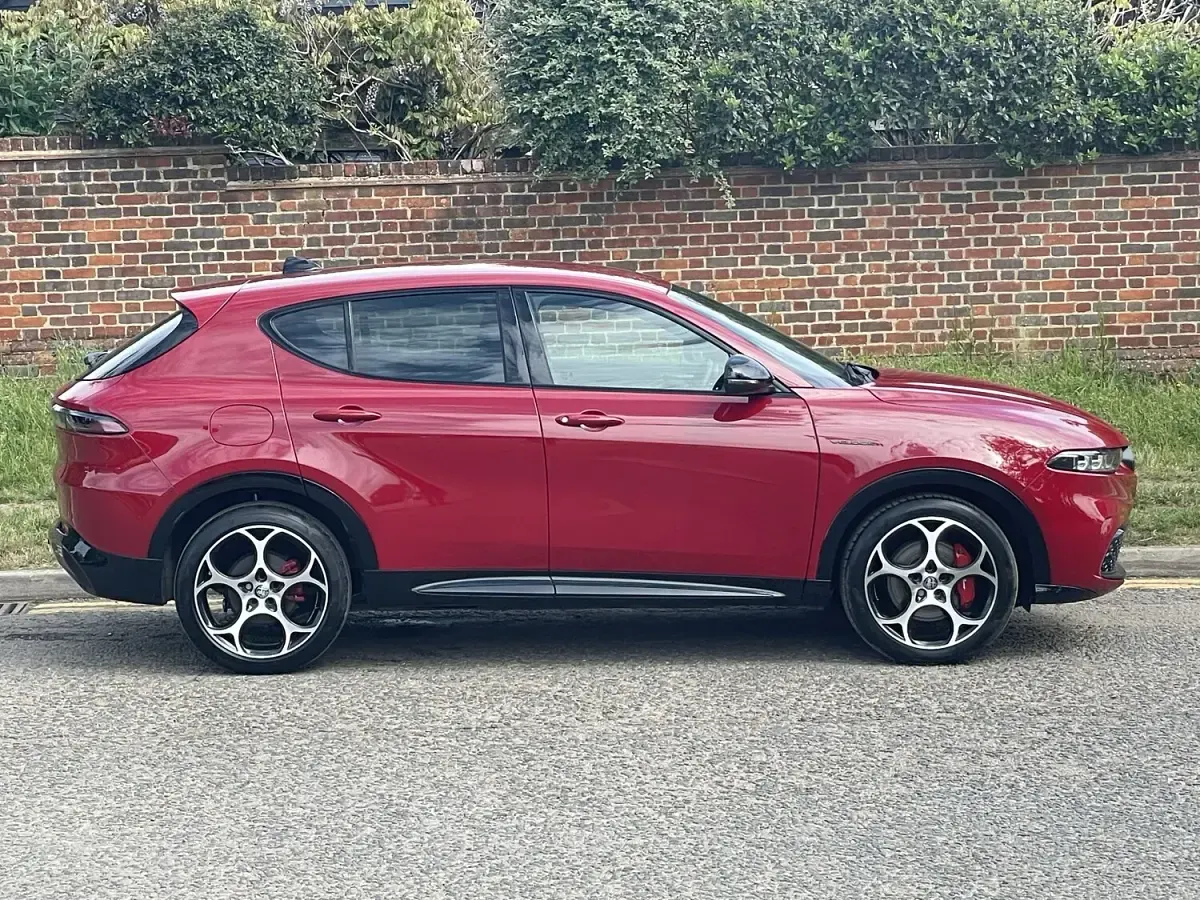 Used Alfa Romeo Tonale Veloce 2025 Red SUV