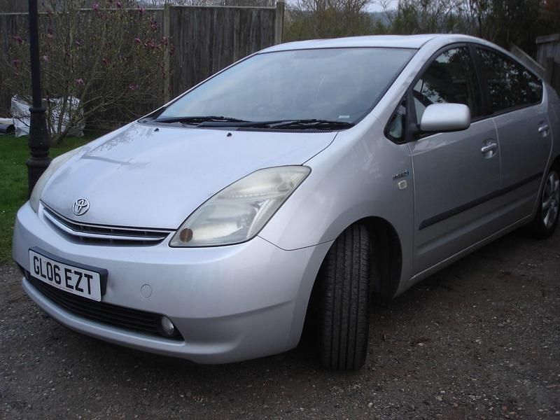 Used Toyota Prius T4 113 HP (83 kW) 2006 Silver Hatchback